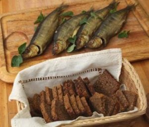 Røgning af fisk i kuglegrillen