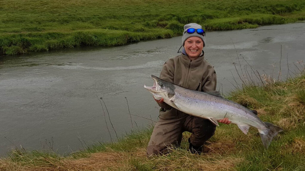 Fight med vestjysk laks på 106 cm fanget på film