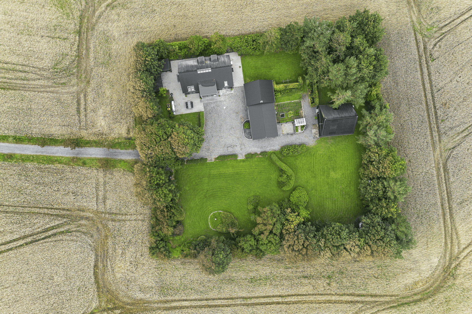 Ejendom til salg: Naturskøn og praktisk beliggenhed Ejendom til salg: Naturskøn og praktisk beliggenhed