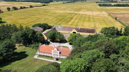 Hovedgård med 75 ha.