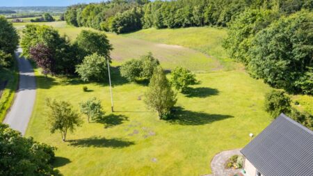 Naturskøn landejendom med 2.7 ha.